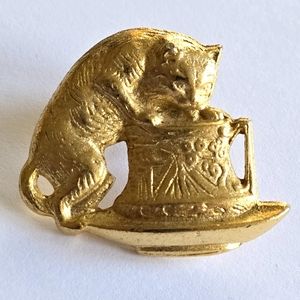 Vintage cat brooch tea cup teacup coffee gold tone kitty kitten feline pin